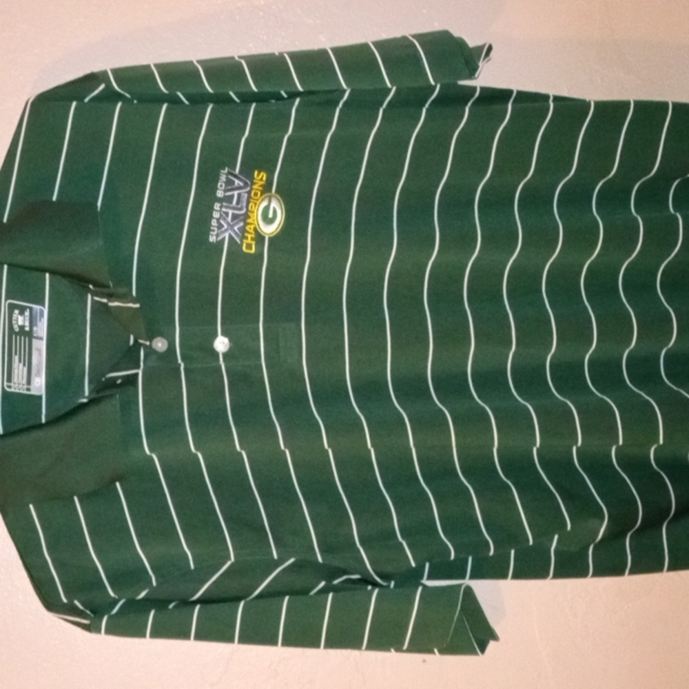 Am selling a big bundle of men's polo shirts .